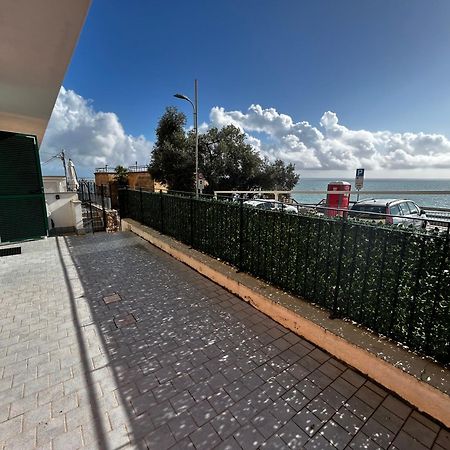 Casa Serge Vista Mare Con Ampio Terrazzo Privato Берджеджи Екстериор снимка