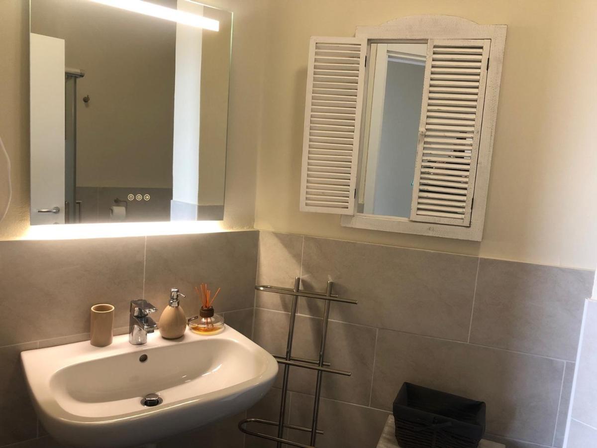 Casa Serge Vista Mare Con Ampio Terrazzo Privato Берджеджи Екстериор снимка