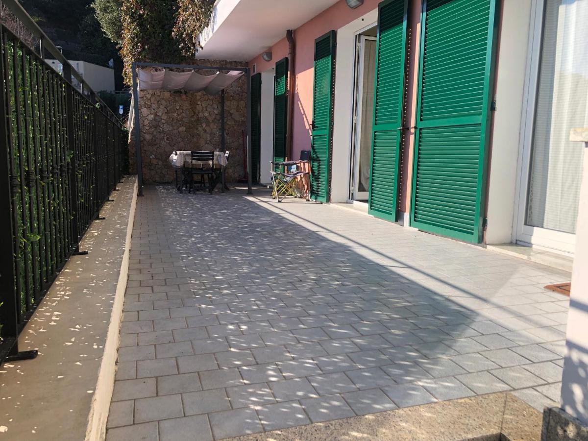 Casa Serge Vista Mare Con Ampio Terrazzo Privato Берджеджи Екстериор снимка