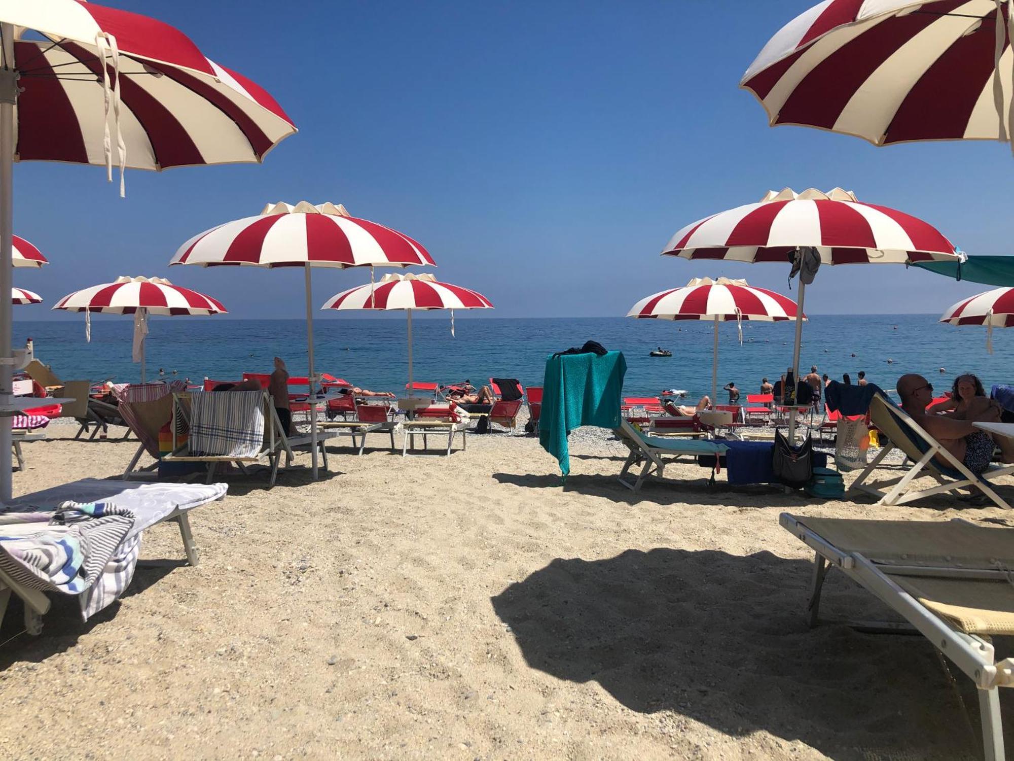 Casa Serge Vista Mare Con Ampio Terrazzo Privato Берджеджи Екстериор снимка