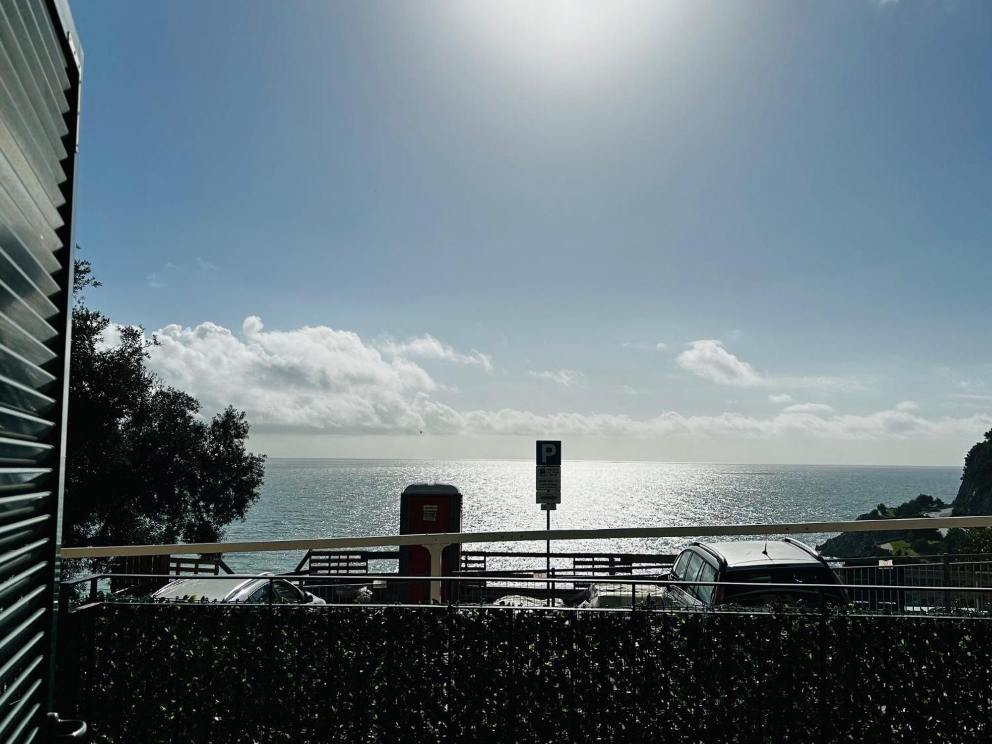Casa Serge Vista Mare Con Ampio Terrazzo Privato Берджеджи Екстериор снимка