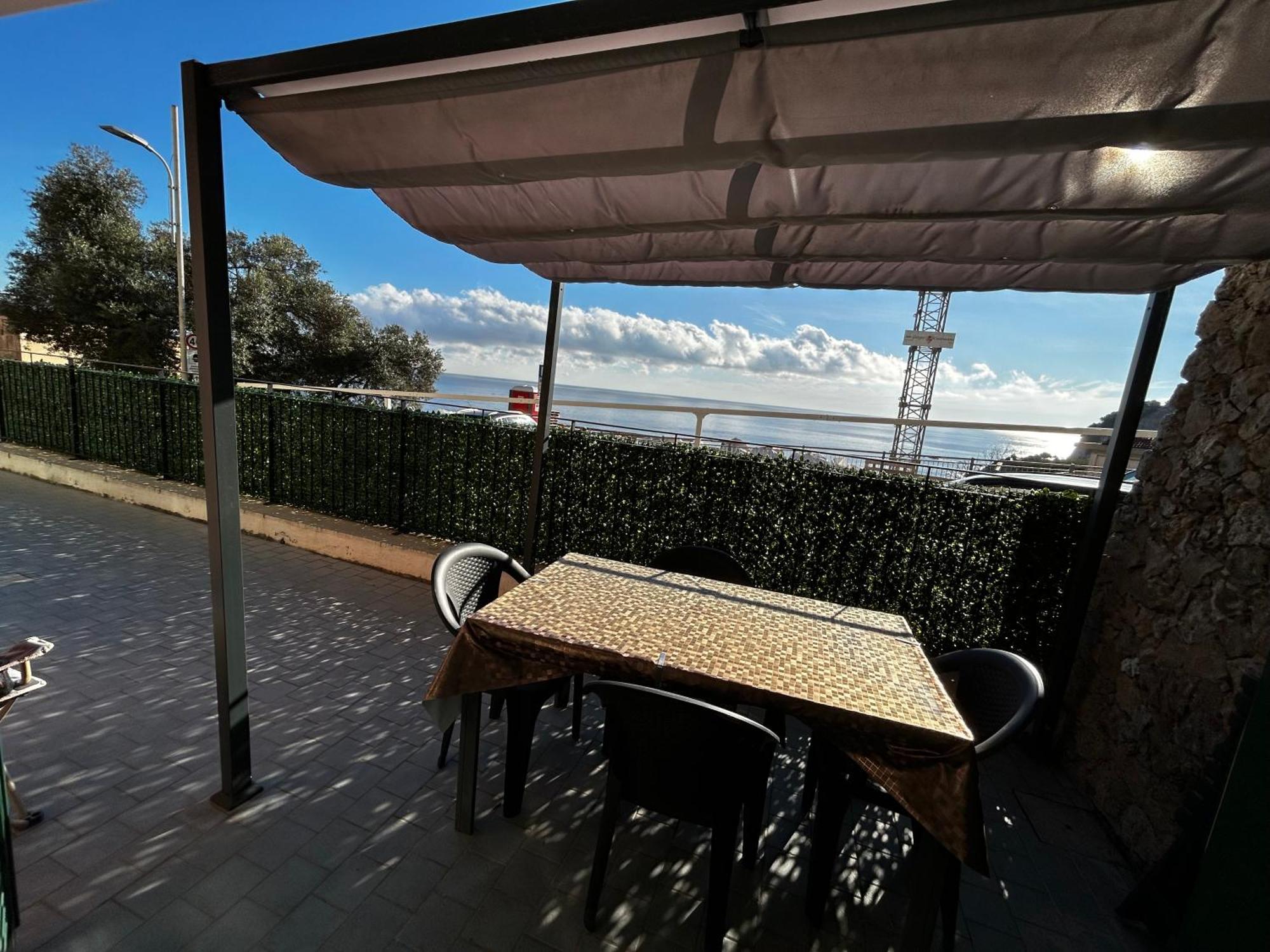 Casa Serge Vista Mare Con Ampio Terrazzo Privato Берджеджи Екстериор снимка