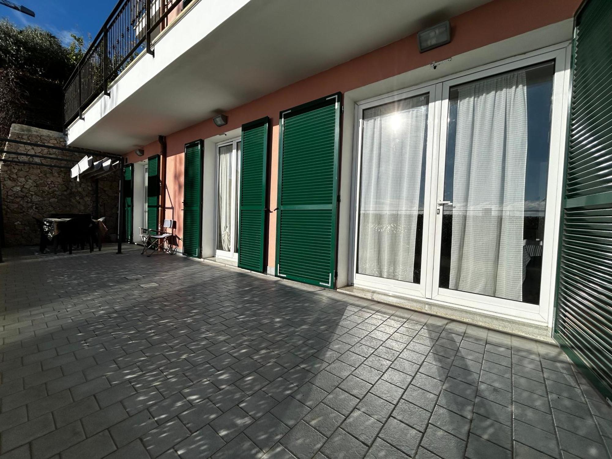 Casa Serge Vista Mare Con Ampio Terrazzo Privato Берджеджи Екстериор снимка