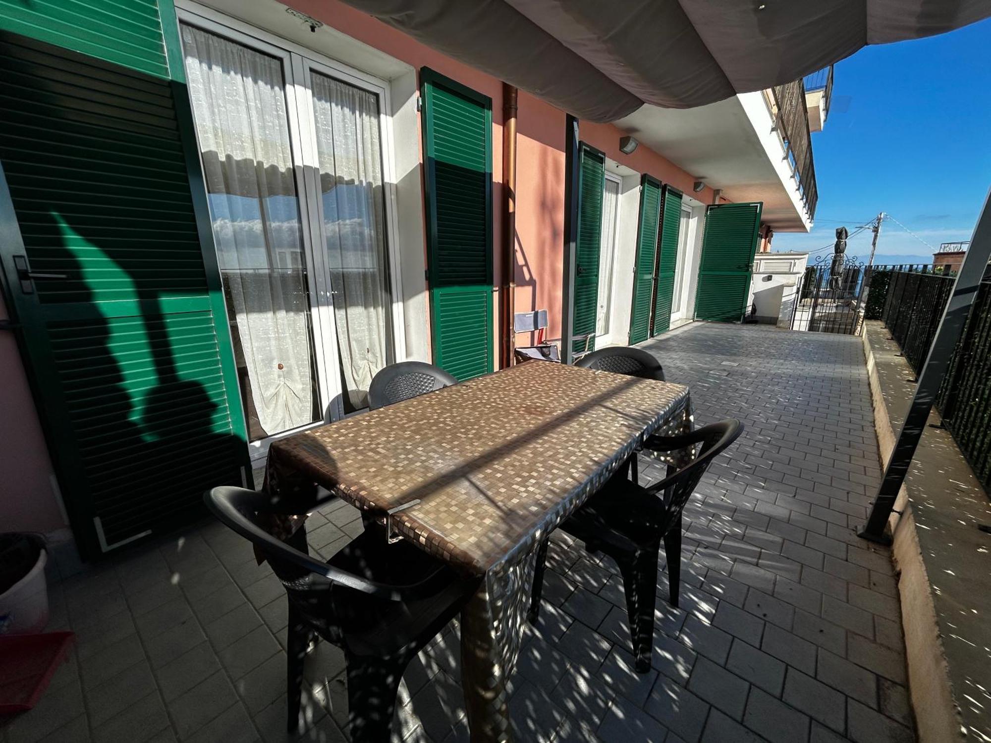 Casa Serge Vista Mare Con Ampio Terrazzo Privato Берджеджи Екстериор снимка